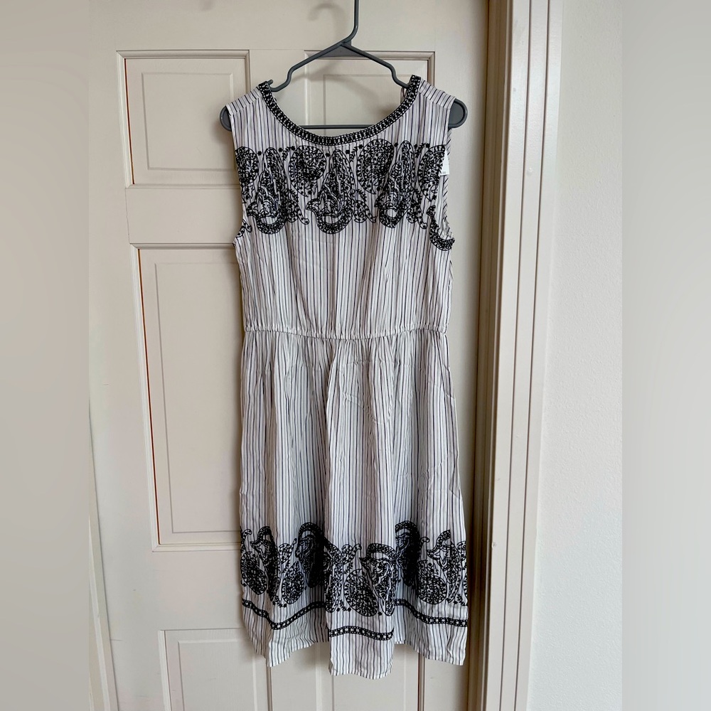 NWT // Ann Taylor LOFT White Dress w/ Black Stripes and Embroidery // Size M
